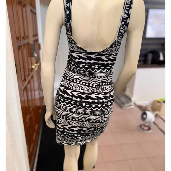 Victoria's Secret PINK Women's Tribal Aztec Print Bodycon Mini Dress M Black - Picture 10 of 10